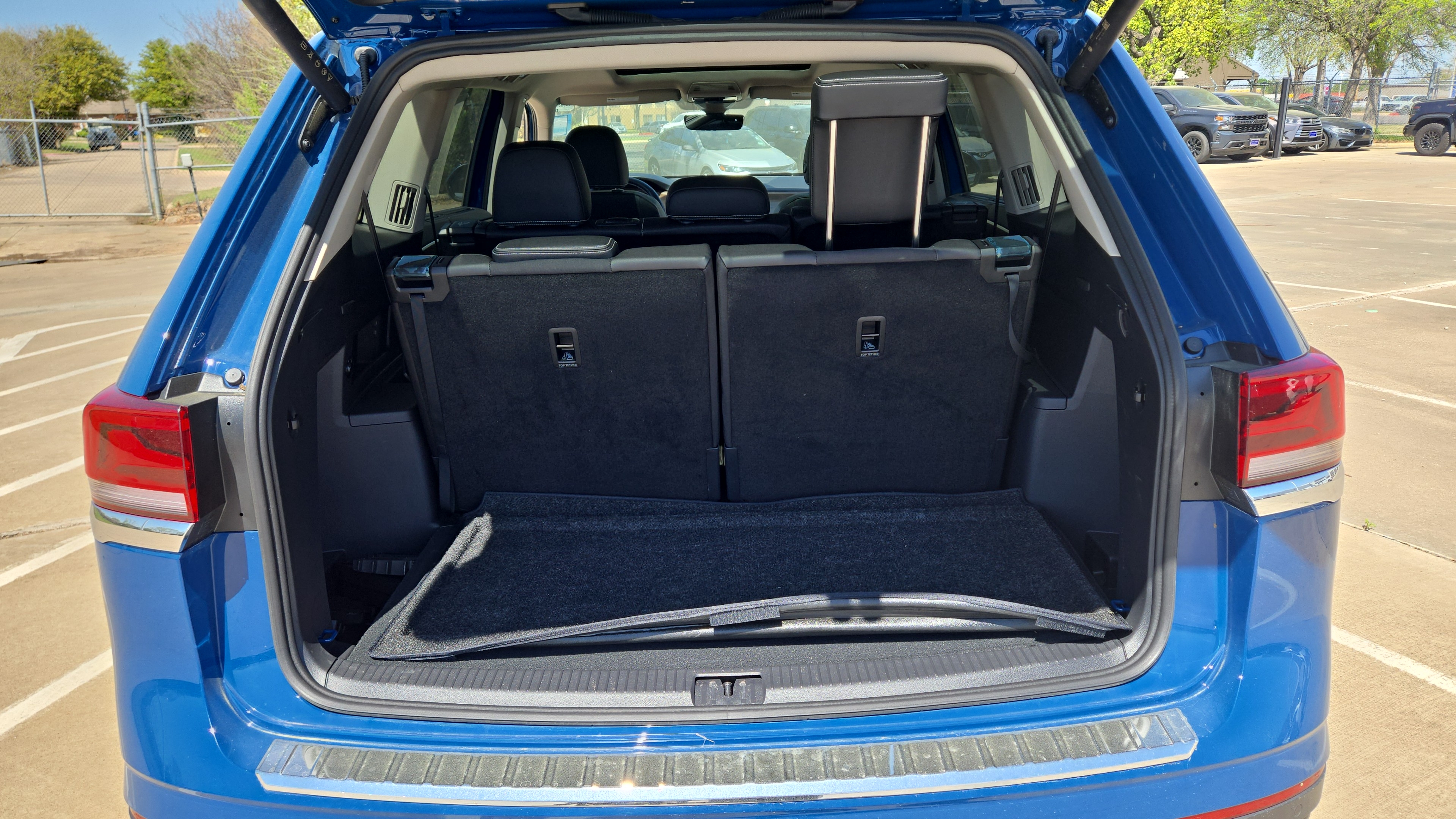 New Mountain Lake Blue Metallic 2026 Volkswagen Atlas 2.0T SE w