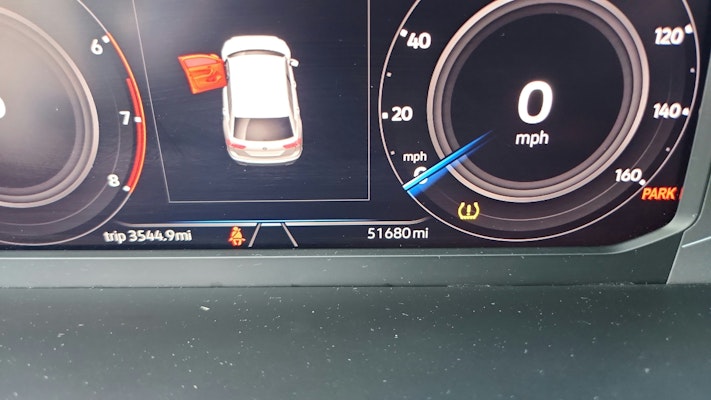 2021 Volkswagen Tiguan SE photo 2