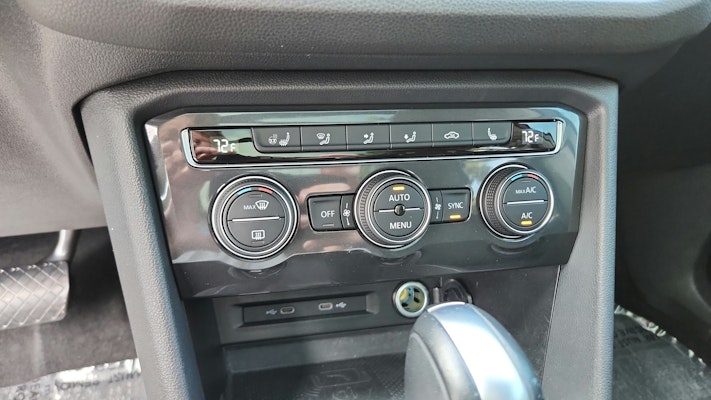 2021 Volkswagen Tiguan SE photo 4